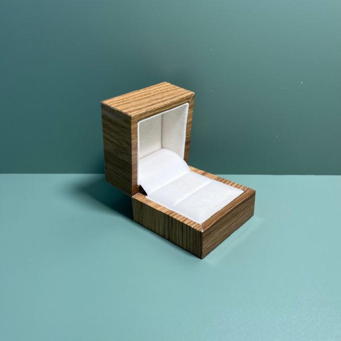 제품은 매달리는 단순한 둥근 팔찌 목걸이 선물을 이어링 반지를 위한 나무로 된 용지 보석 박스를 맞추어줍니다